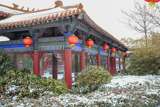 开封清明上河园大雪建筑灯笼雪景