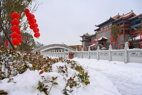 开封清明上河园大雪建筑灯笼雪景