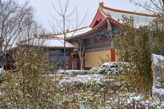 开封清明上河园大雪建筑灯笼雪景