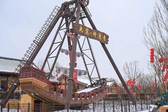 开封清明上河园大雪建筑灯笼雪景