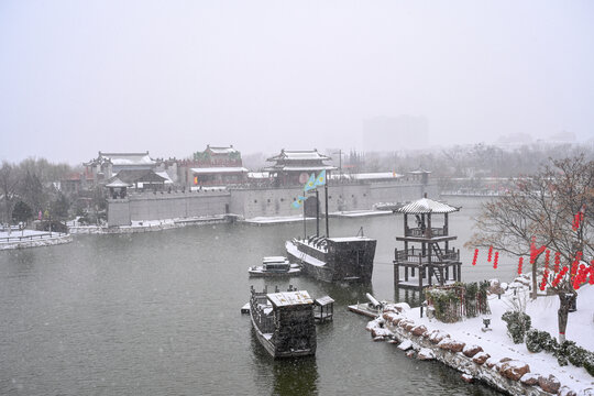 开封清明上河园大雪建筑灯笼雪景