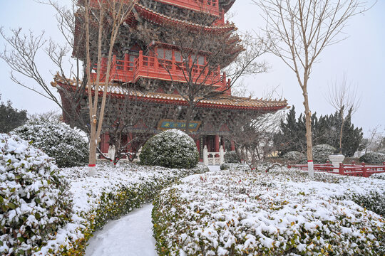 开封清明上河园大雪建筑灯笼雪景