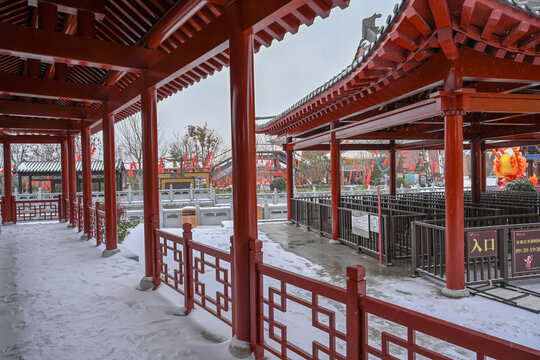 开封清明上河园大雪建筑灯笼雪景