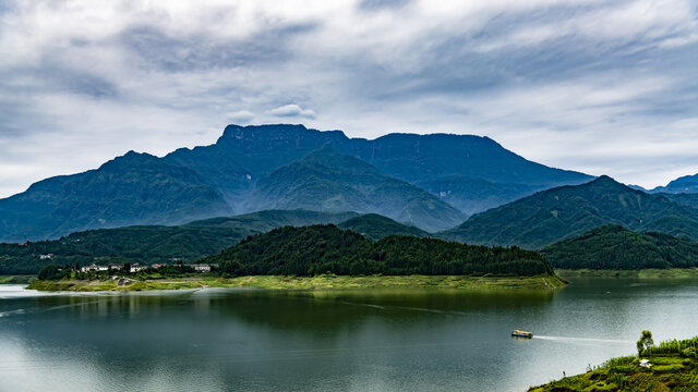 雅女湖