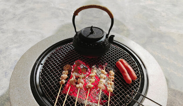 围炉煮茶烤火取暖烤串