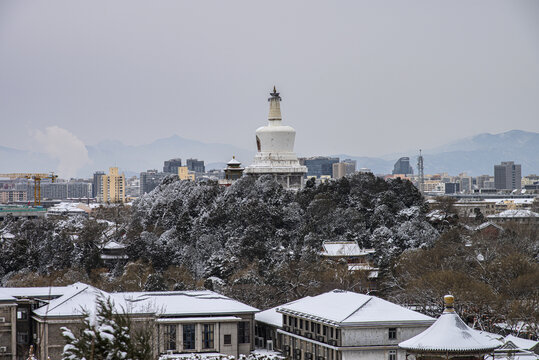 北京北海公园白塔