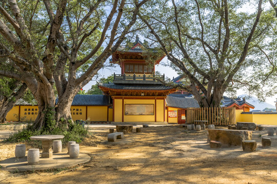 寺院内景