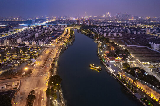 苏州环城河游船与城市夜景