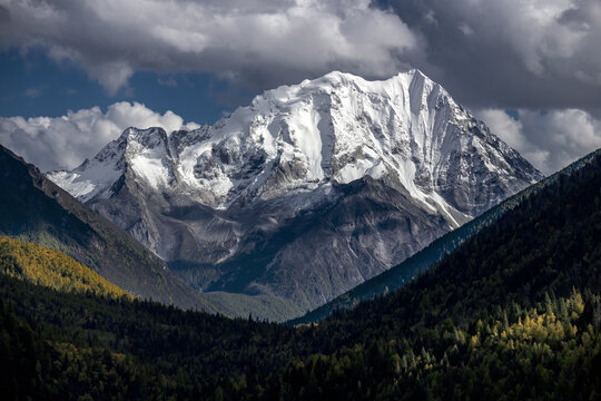 贡嘎雪山