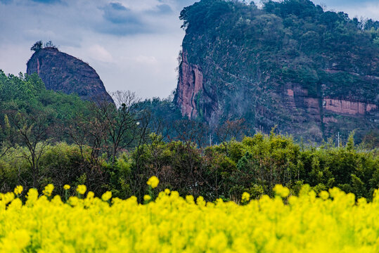 赣州于都上欧村油菜花黄映丹霞