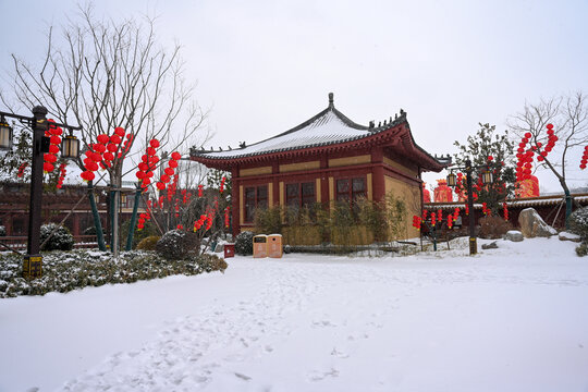 开封清明上河园大雪建筑灯笼雪景