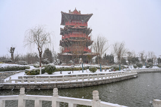 开封清明上河园大雪建筑灯笼雪景