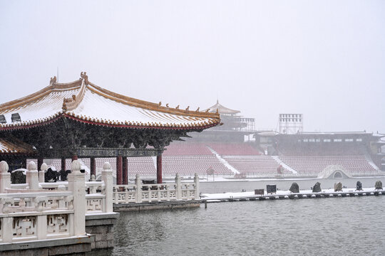 开封清明上河园大雪建筑灯笼雪景