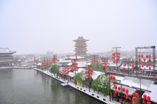 开封清明上河园大雪建筑灯笼雪景