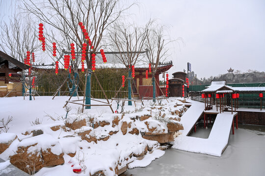 开封清明上河园大雪建筑灯笼雪景