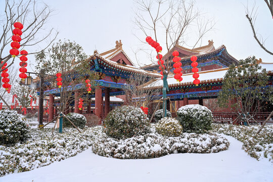 开封清明上河园大雪建筑灯笼雪景