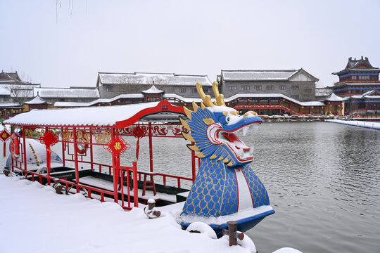 开封清明上河园大雪建筑灯笼雪景