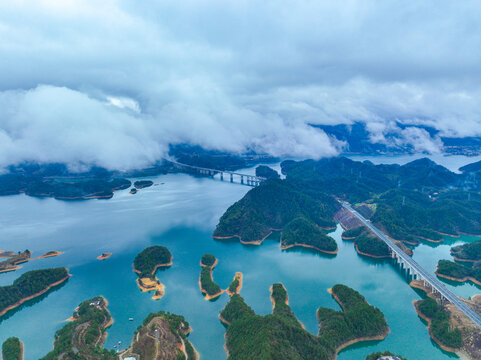 杭州千岛湖大桥风光