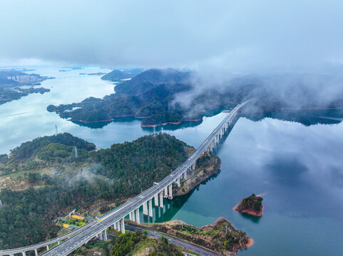 杭州千岛湖大桥风光