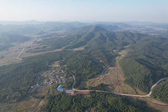 农村房屋航拍群山