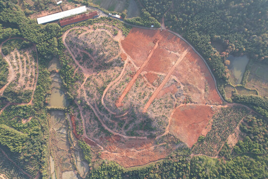 航拍高山田地