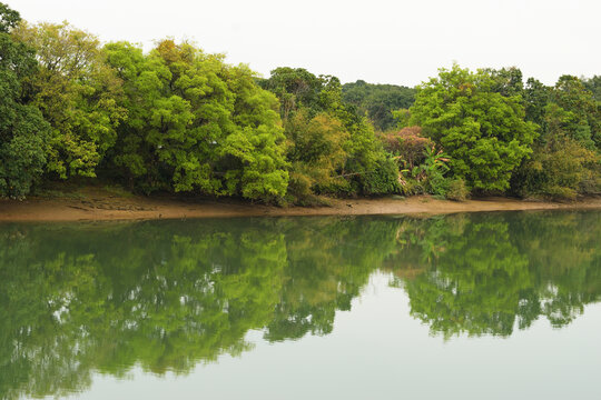 河流