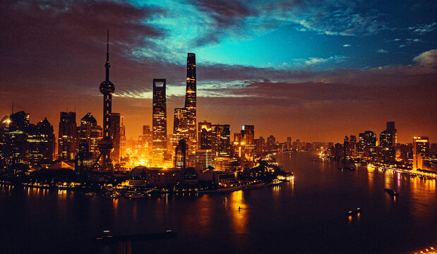 上海凌晨上海中心大厦