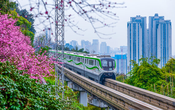 重庆佛图关开往春天的列车