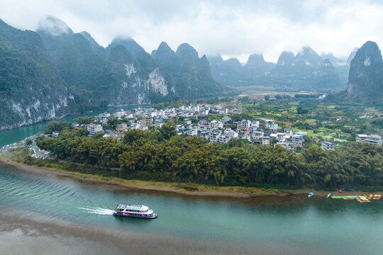 广西阳朔桂林山水烟雨雾海奇观