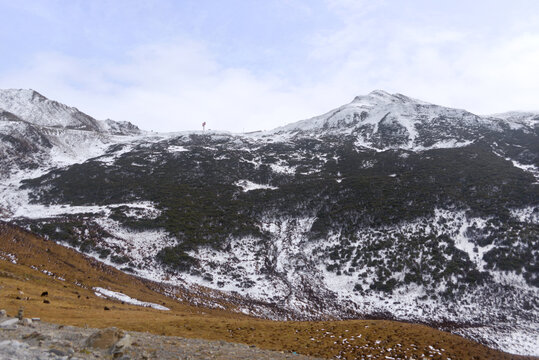 长征大雪山夹金山王母寨垭口