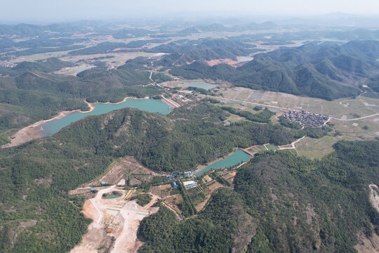 山峰成群