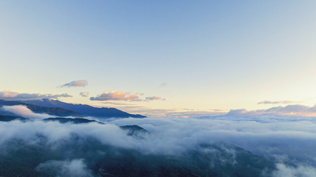 山峰云海