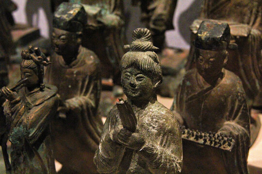 河南博物院墓葬铜俑