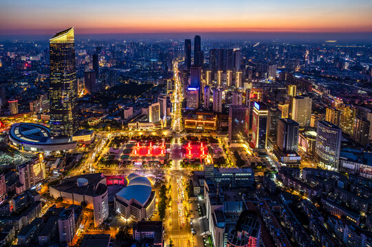 中国辽宁沈阳市府广场城市夜景