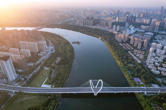 中国辽宁沈阳浑河两岸都市风光