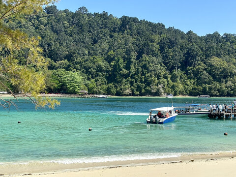 阳光海滩沙滩夏日风景