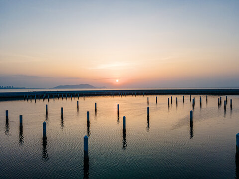 港口海上日出