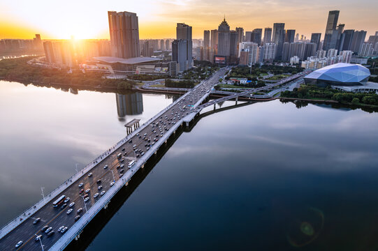 中国辽宁沈阳浑河两岸都市风景