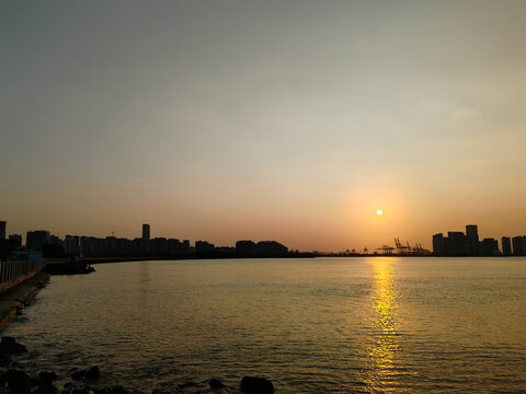 海南海口自在湾海边落日