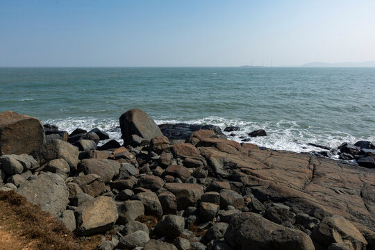 平潭海洋蓝天岩石海浪自然风景