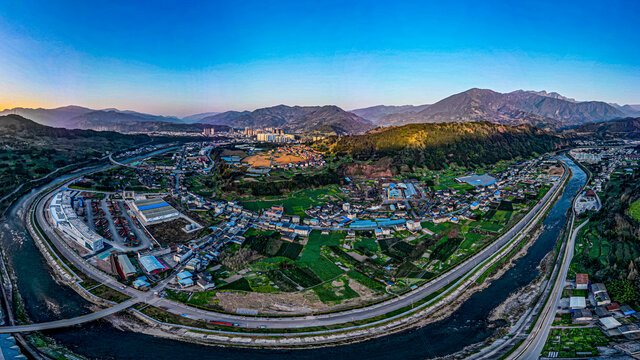 荥经河上游五宪镇平溪河大桥全景