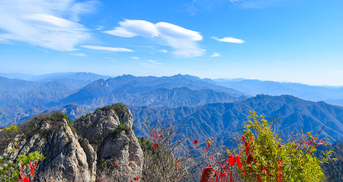 蓝天山脉