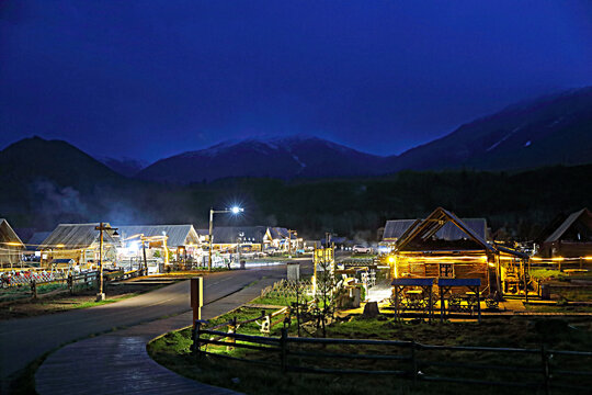 小山村夜晚