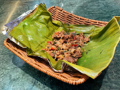 芭蕉叶包烧牛肉