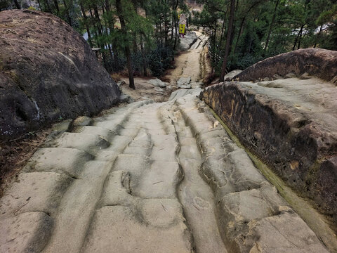 威远古佛顶路面