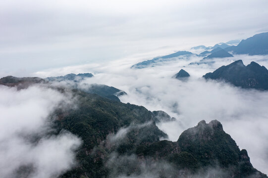 金秀平兰顶丹霞地貌云海烟雨雾景