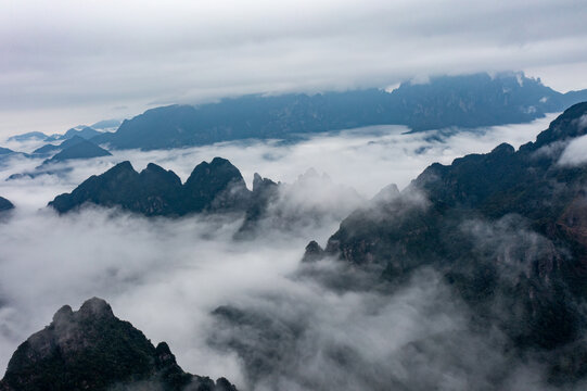 金秀平兰顶丹霞地貌云海烟雨雾景