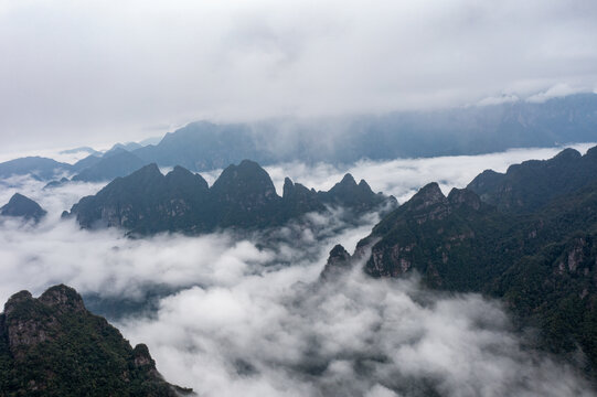 金秀平兰顶丹霞地貌云海烟雨雾景