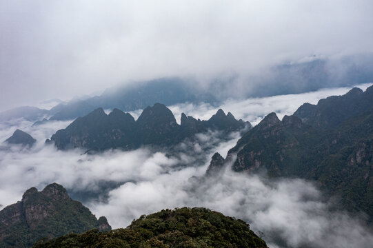 金秀平兰顶丹霞地貌云海烟雨雾景