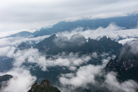 金秀平兰顶丹霞地貌云海烟雨雾景